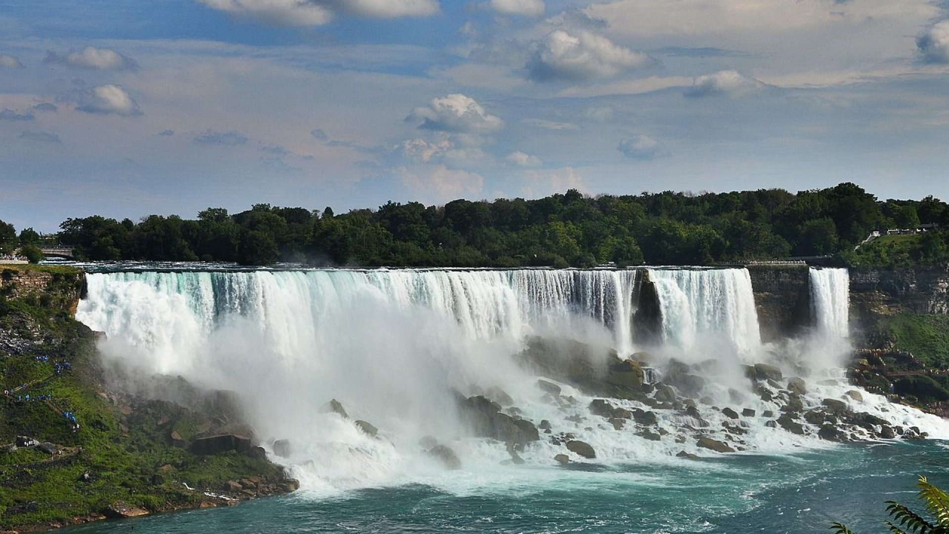 Niagara Falls, Canada: Majestic Wonder